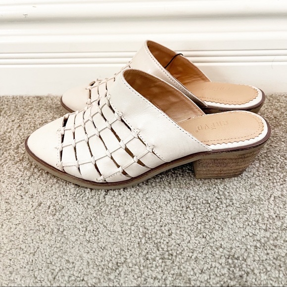 Crevo Women's Luella Mule Leather Block Heel Bone Slip-On 6/6.5NWT - Picture 5 of 8